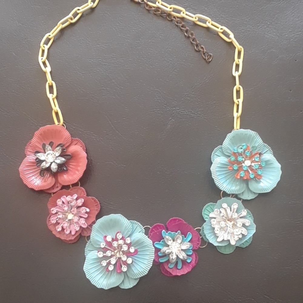 Flower painted necklace